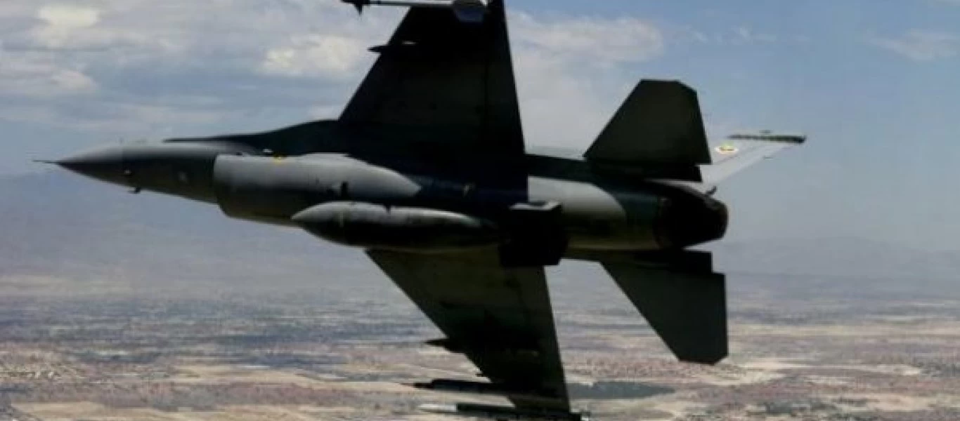 Χανιά: Χαμηλές πτήσεις από F-16 - Eντυπωσιακές οι εικόνες για το κοινό (βίντεο)